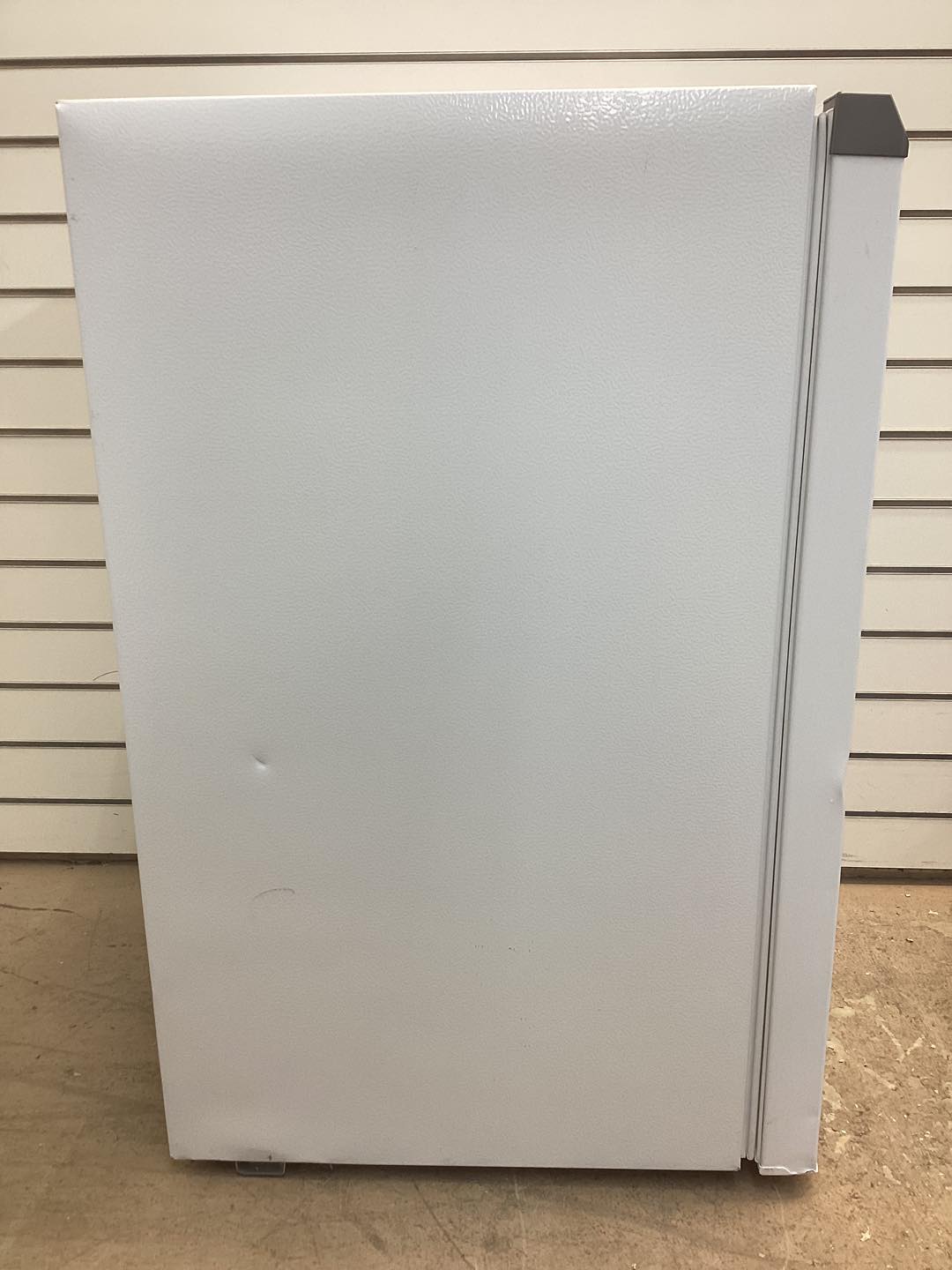 Frigidaire 4.5 cu. ft. Retro Mini Refrigerator with Freezer in White