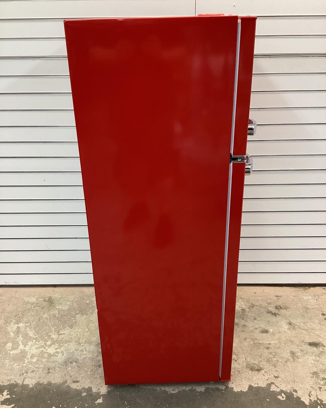 Frigidaire 7.5 Cu. Ft. Retro Top Freezer Refrigerator