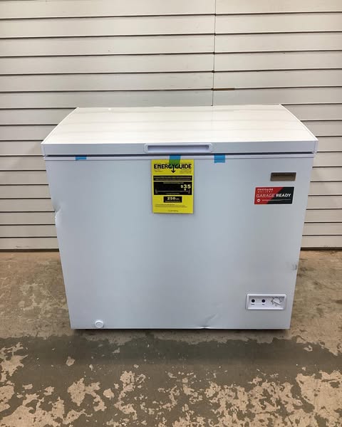 Frigidaire 7 cu ft Chest Freezer in White Garage Ready