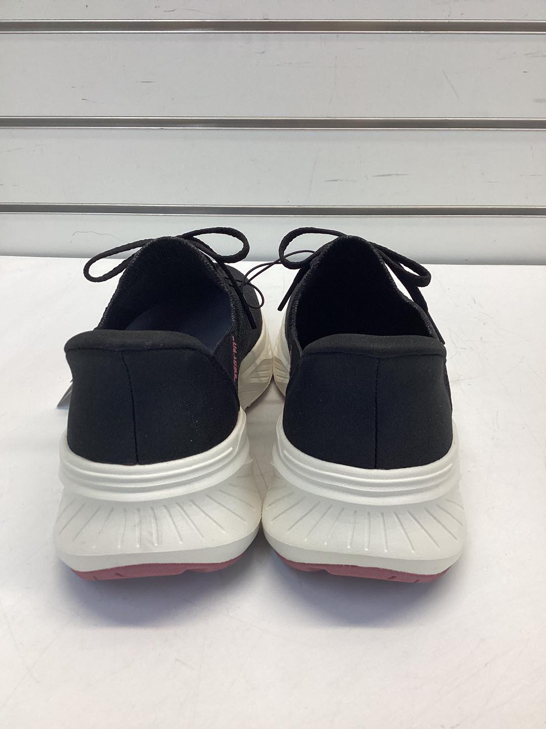 Skechers Women's Hands Free Swift Fit Stretch Knit Sneaker Size 8