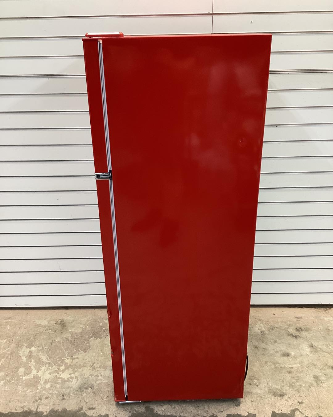 Frigidaire 7.5 Cu. Ft. Retro Top Freezer Refrigerator