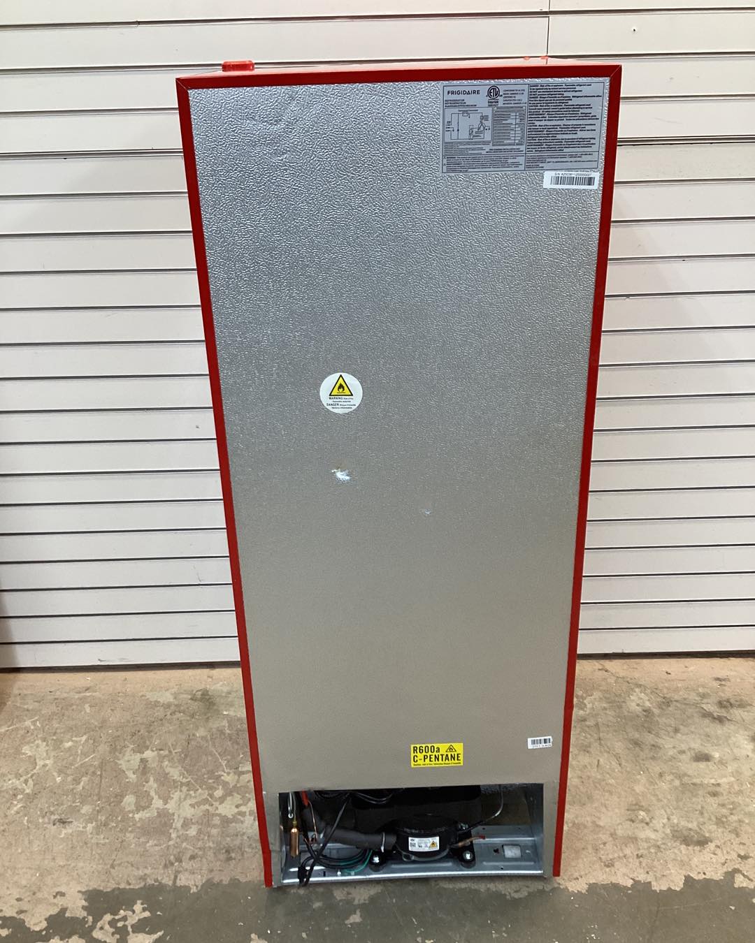 Frigidaire 7.5 Cu. Ft. Retro Top Freezer Refrigerator