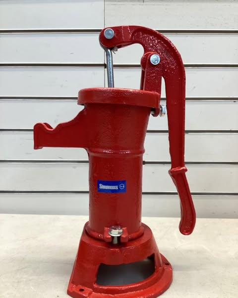 SIMMONS Pitcher Pump: Cast Iron, 15 in Overall Ht, 1 1/4 in Inlet Dia
