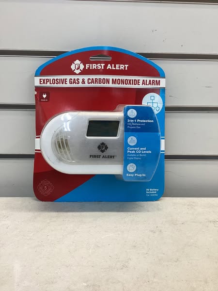 FIRST ALERT Carbon Monoxide and Gas Alarm: Plug-In, Battery Backup, Explosive Gas/CO Detector