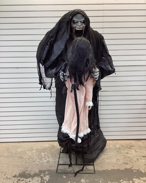 Haunted Hill Farm Soul Sucker by Tekky, Indoor or Covered Outdoor Premium Halloween Animatronic, Plug-In or Battery Operated - Lightly Used