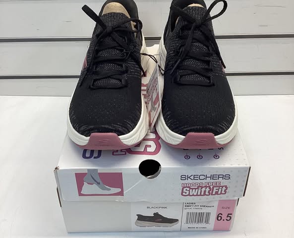 Skechers Women's Hands Free Swift Fit Stretch Knit Sneaker Size 6.5