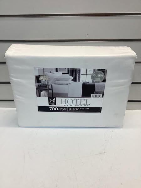 Member’s Mark Hotel Premier Collection 700-Thread-Count Solid Egyptian Cotton Sheet Set Queen Size