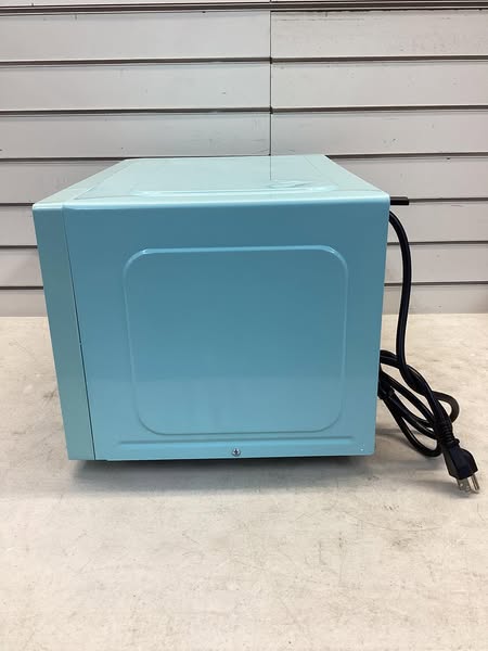 Frigidaire 0.9 cu. ft. Countertop Microwave in Blue