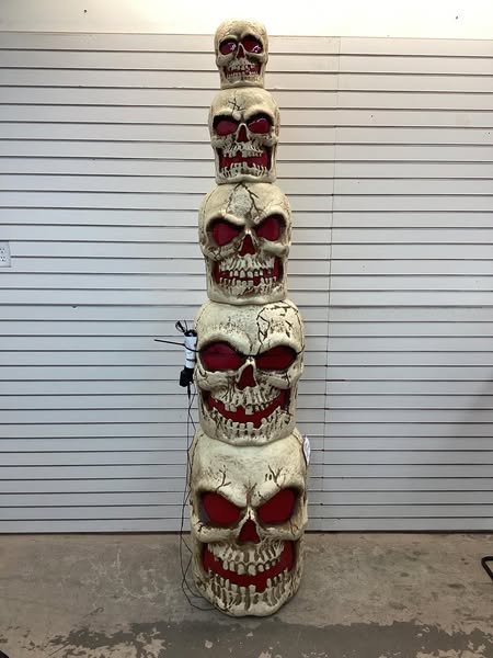 Home Accents Holiday 8 ft. Grave & Bones GIANT-SIZED LED Skull Stack