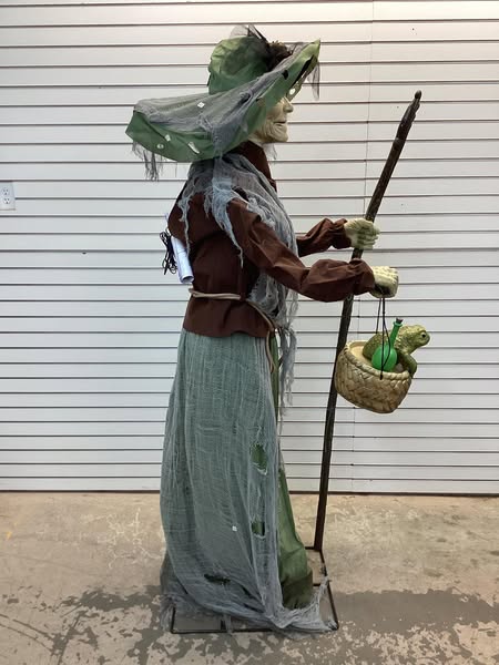 7’ Dead Water Animated Lethal Lily the Witch W/ LED