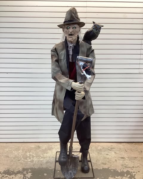 6.5 ft Grave and Bones Animated LED Gravedigger Halloween Prop Animatronic