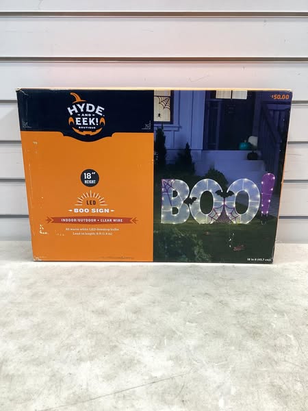 18” Hyde and EEK BOO Sign