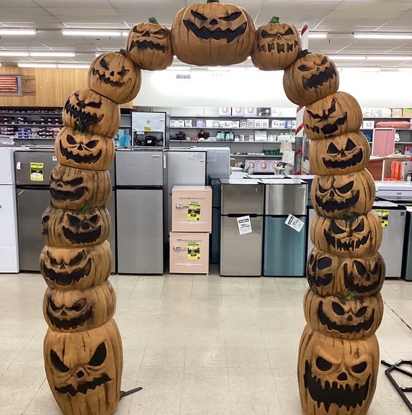 Home Accents Holiday 7.5 ft. Halloween Classics Jack-O-Lantern Archway