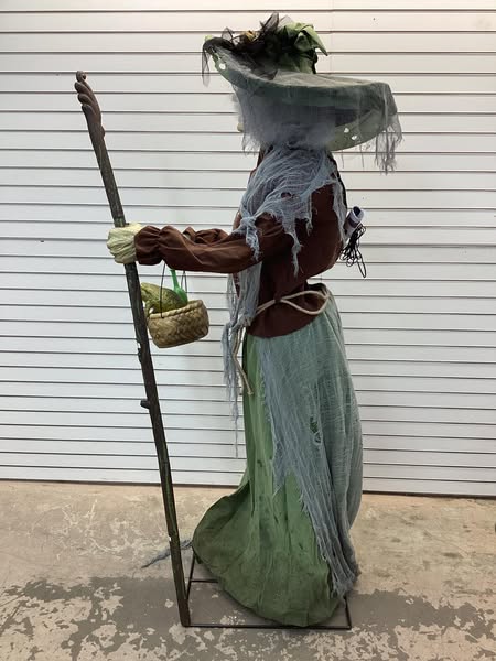 7’ Dead Water Animated Lethal Lily the Witch W/ LED