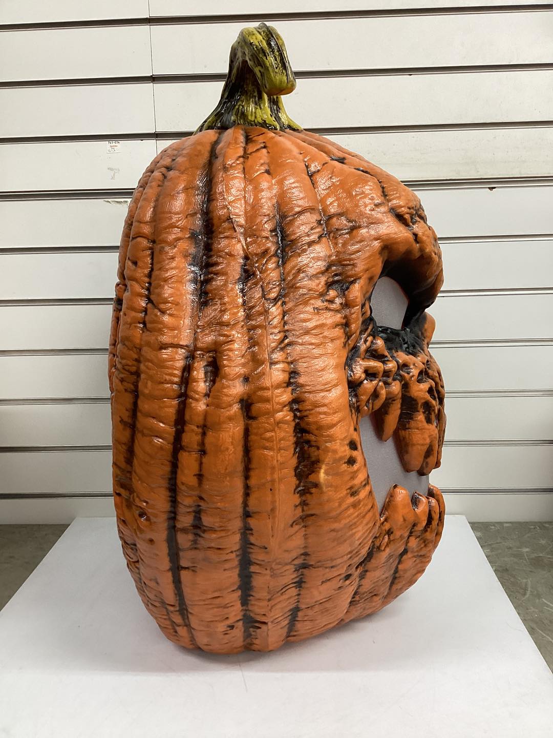 Home Accents Holiday 25 in BATTERY OPERATED LED Grimacing Jack-O-Lantern