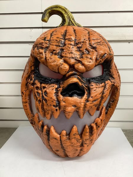 Home Accents Holiday 25 in BATTERY OPERATED LED Grimacing Jack-O-Lantern