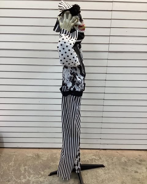 5.92-ft Tucker The Clown Lighted Porch decoration