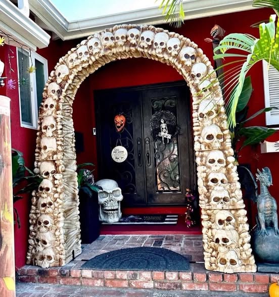 Home Accents Holiday 7.5 ft Skull & Bones Archway - Lightly used