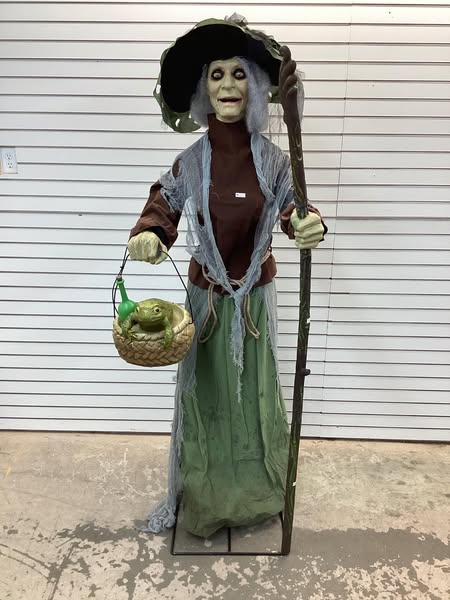 7’ Dead Water Animated Lethal Lily the Witch W/ LED