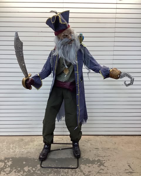7 ft. Animated LED Captain Cuts