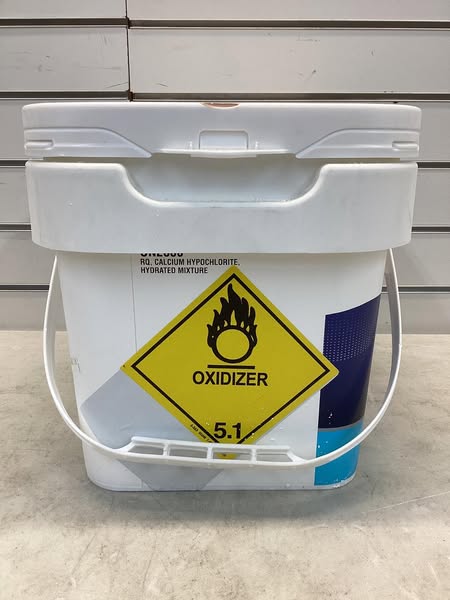 HTH Swimming Pool Ultra Chlorine 18.0 Pound(s) Bucket Granular Chlorine