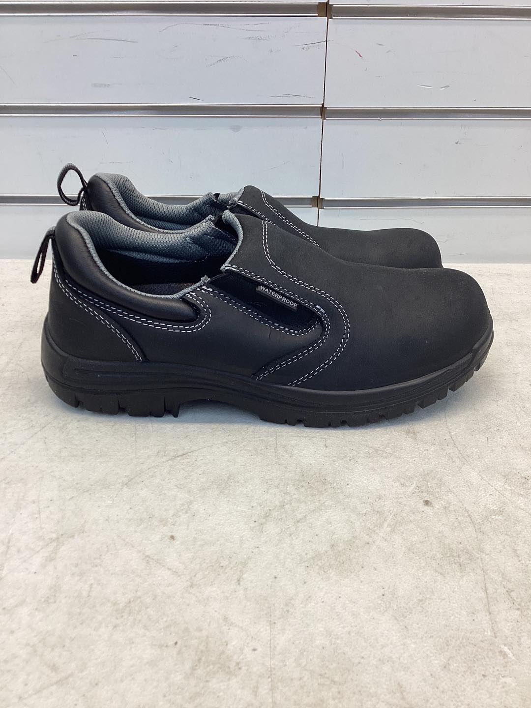 AVENGER SAFETY FOOTWEAR Women's Composite Toe Slip-On Work Boot, Black, Size 8, Wide