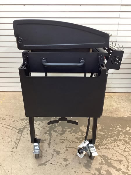 Blackstone 36 in. Griddle with Hinged Hood, Front Shelf - Lightly Used