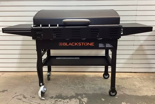Blackstone 36 in. Griddle with Hinged Hood, Front Shelf - Lightly Used