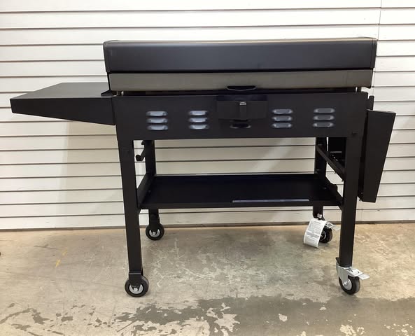 Blackstone 36 in. Griddle with Hinged Hood, Front Shelf - Lightly Used