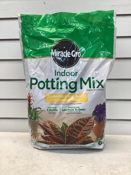 Miracle-Gro Indoor Potting Mix, 6 qt.