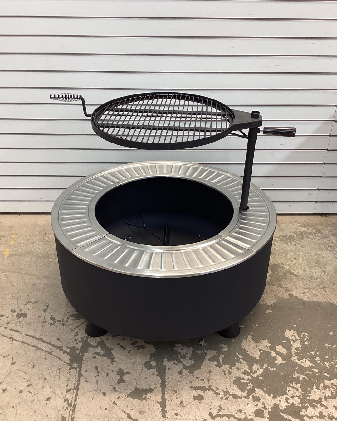 Black+Decker 34 in. W Steel Transitional Round Wood Fire Pit
