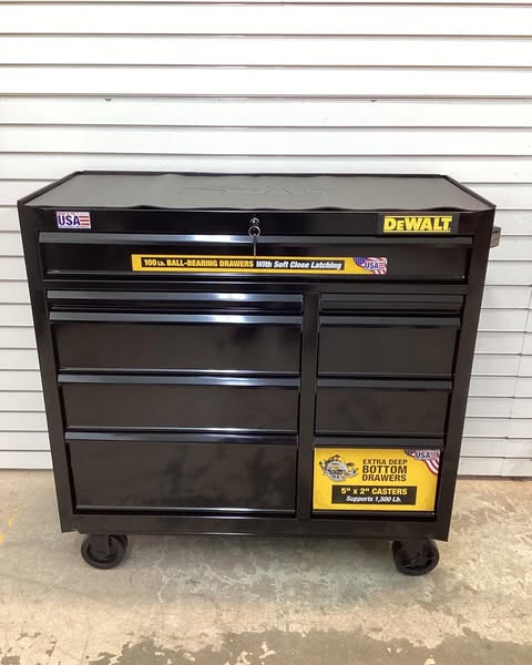 DeWalt 41 IN. WIDE 9-DRAWER ROLLING TOOL CABINET
