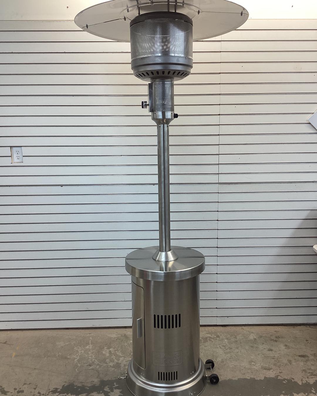 BLACK + DECKER High Efficiency 60,000 BTUs Gas Patio Heater with wheels Stainless Steel