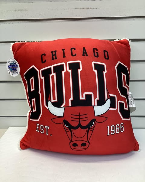 Chicago Bulls Throw Pillow