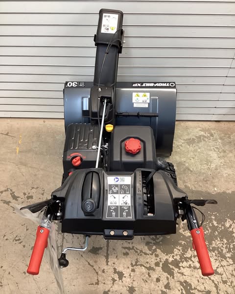 Troy-Bilt Vortex 3010 XP 3-Stage Self Propelled Snow Blower