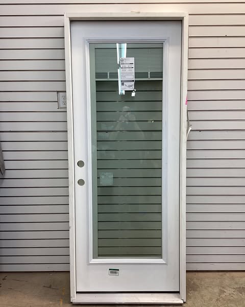 Steves & Sons 32 in. x 80 in. Reliant Clear Full Lite RHIS White Micro-Blind White Primed Fiberglass Prehung Front Door Nickel Hinges