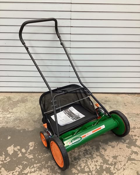 Scotts 20 in. Manual Walk Behind Reel Lawn Mower, Includes Grass Catcher