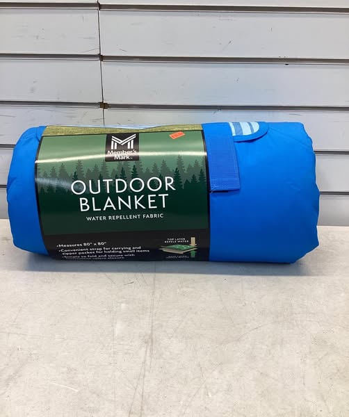 Member's Mark 80" x 80" Outdoor Blanket