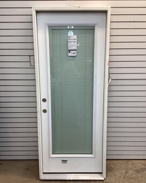 Steves & Sons 32 in. x 80 in. Reliant Clear Full Lite RHIS White Micro-Blind White Primed Fiberglass Prehung Front Door Nickel Hinges