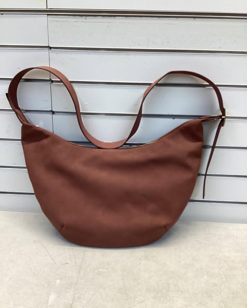 UNIVERSAL THREAD SLOUCHY CRESCENT SLING HANDBAG