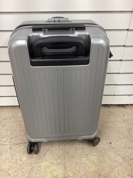 Samsonite 20” Carry On and 24” Checked Bag Luggage Set with Hardside, Adjustable Handles, and a few Scratches Lightly Used