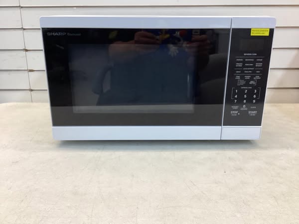 Sharp 1.4 Cu. Ft. 1100W Countertop Microwave Oven