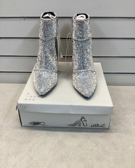 a new day Womens Cailin Ankle Boots Silver Gray  Size 6 1/2