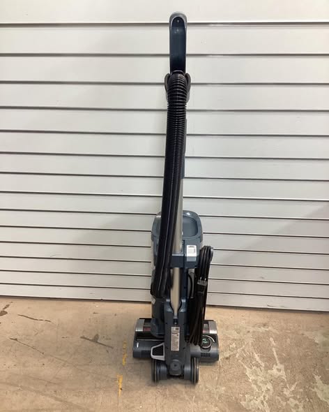 Lightly Used Shark Rotator Pet Pro Lift-Away ADV Upright Vacuum with DuoClean PowerFins HairPro and Odor Neutralizer Technology