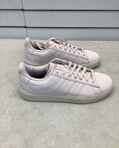 Adidas Women's Grand Court 2.0 Shoe Size 8