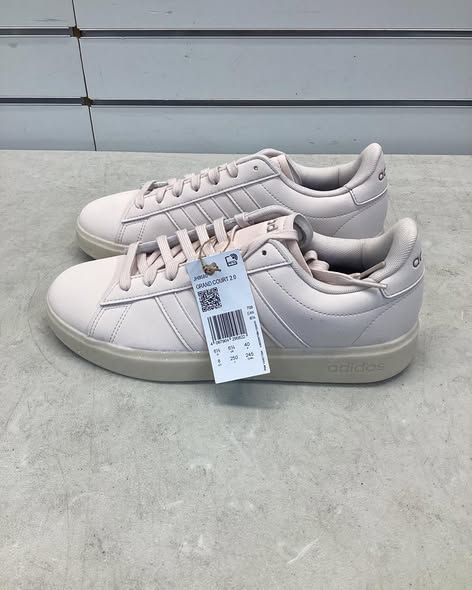 Adidas Women's Grand Court 2.0 Shoe Size 8