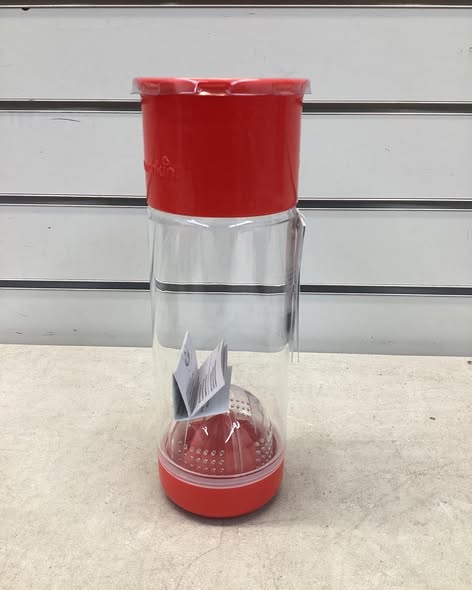 Munchkin Miracle 360 Fruit Infuser Cup Red