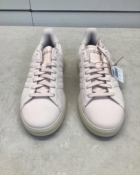 Adidas Women's Grand Court 2.0 Shoe Size 8