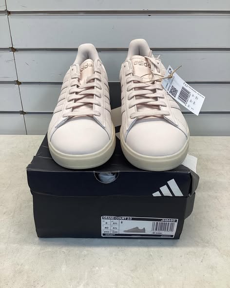 Adidas Women's Grand Court 2.0 Shoe Size 8