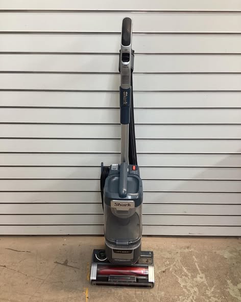 Lightly Used Shark Rotator Pet Pro Lift-Away ADV Upright Vacuum with DuoClean PowerFins HairPro and Odor Neutralizer Technology